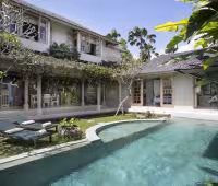 Villa Sky Li, Vista de la Villa de la piscina